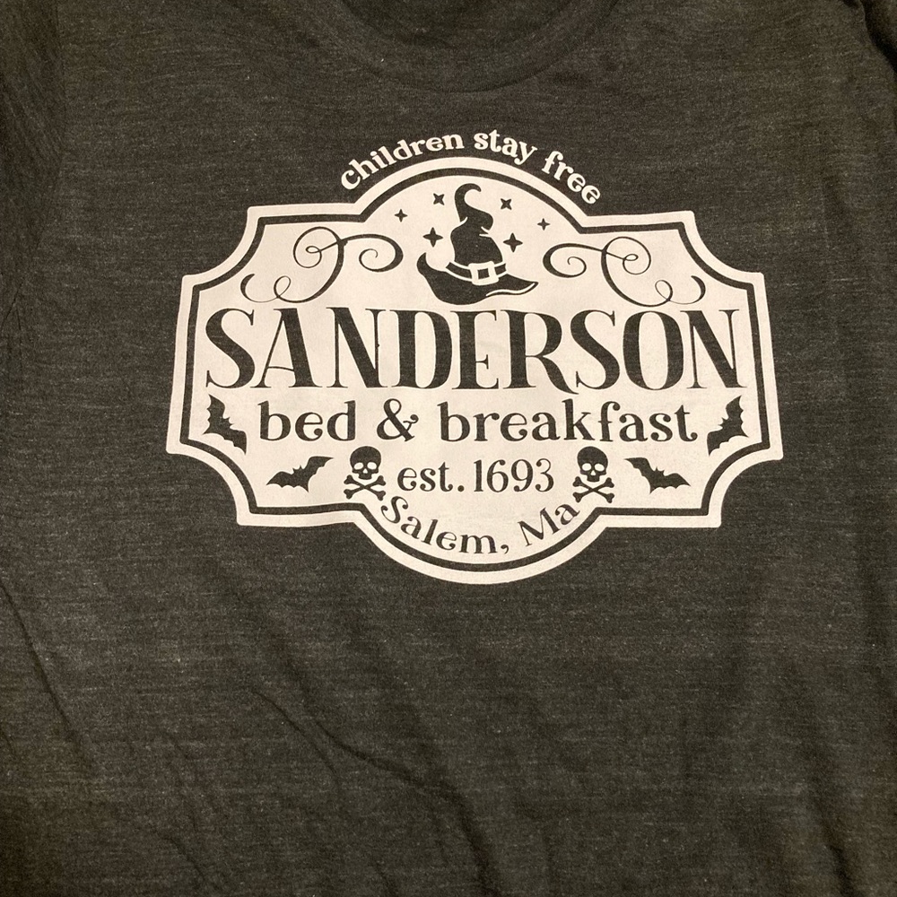 Sanderson Bed and Breakfast T-shirt. NWT
